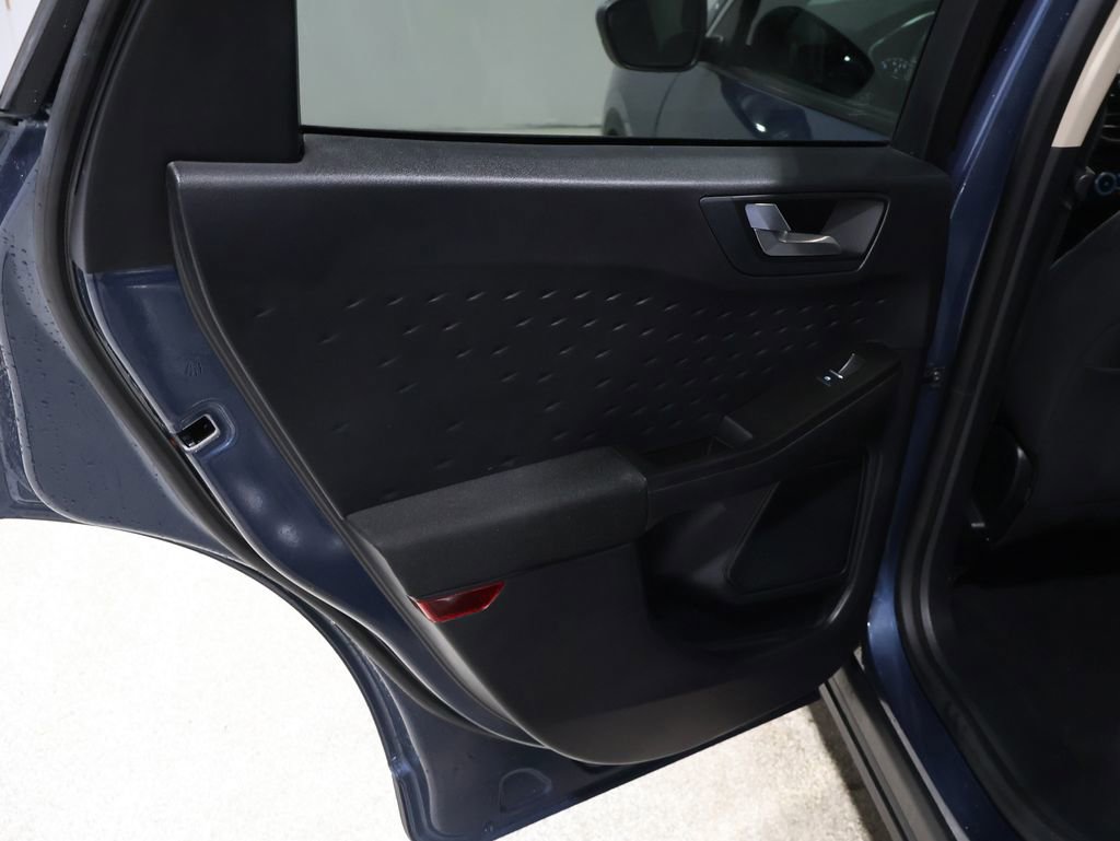 Used 2020 Ford Escape SE image 25