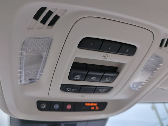 Used 2025 Buick Envision Avenir AWD/4WD image 24