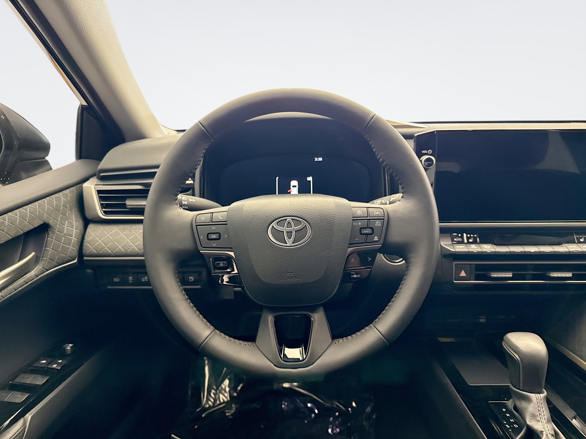 Used 2025 Toyota Camry XLE AWD/4WD image 12
