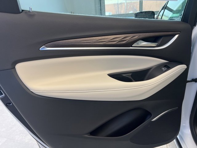 Used 2024 Buick Enclave Avenir w/ Avenir Technology Package image 17