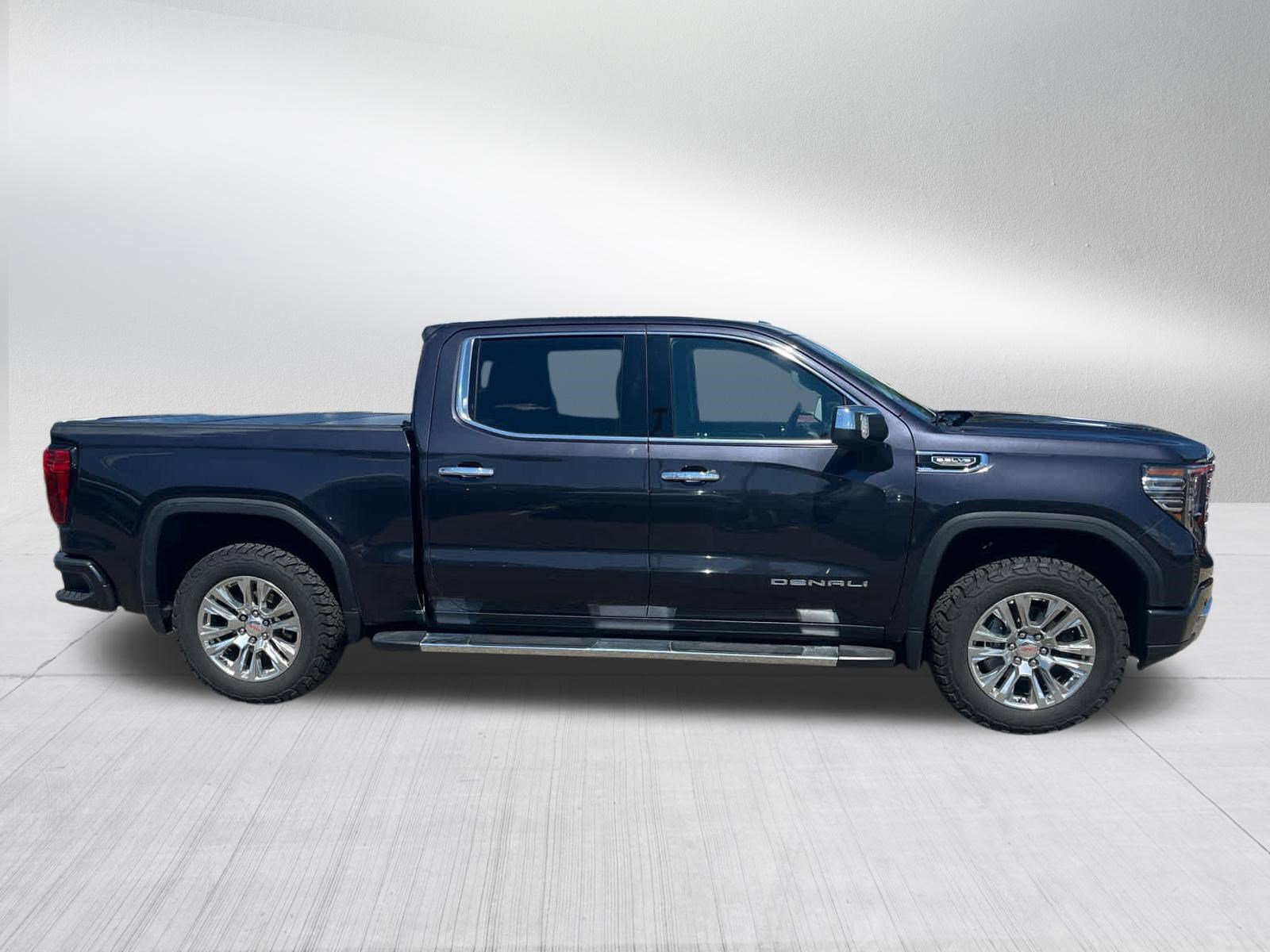 Used 2022 GMC Sierra 1500 Denali w/ Technology Package AWD/4WD image 4
