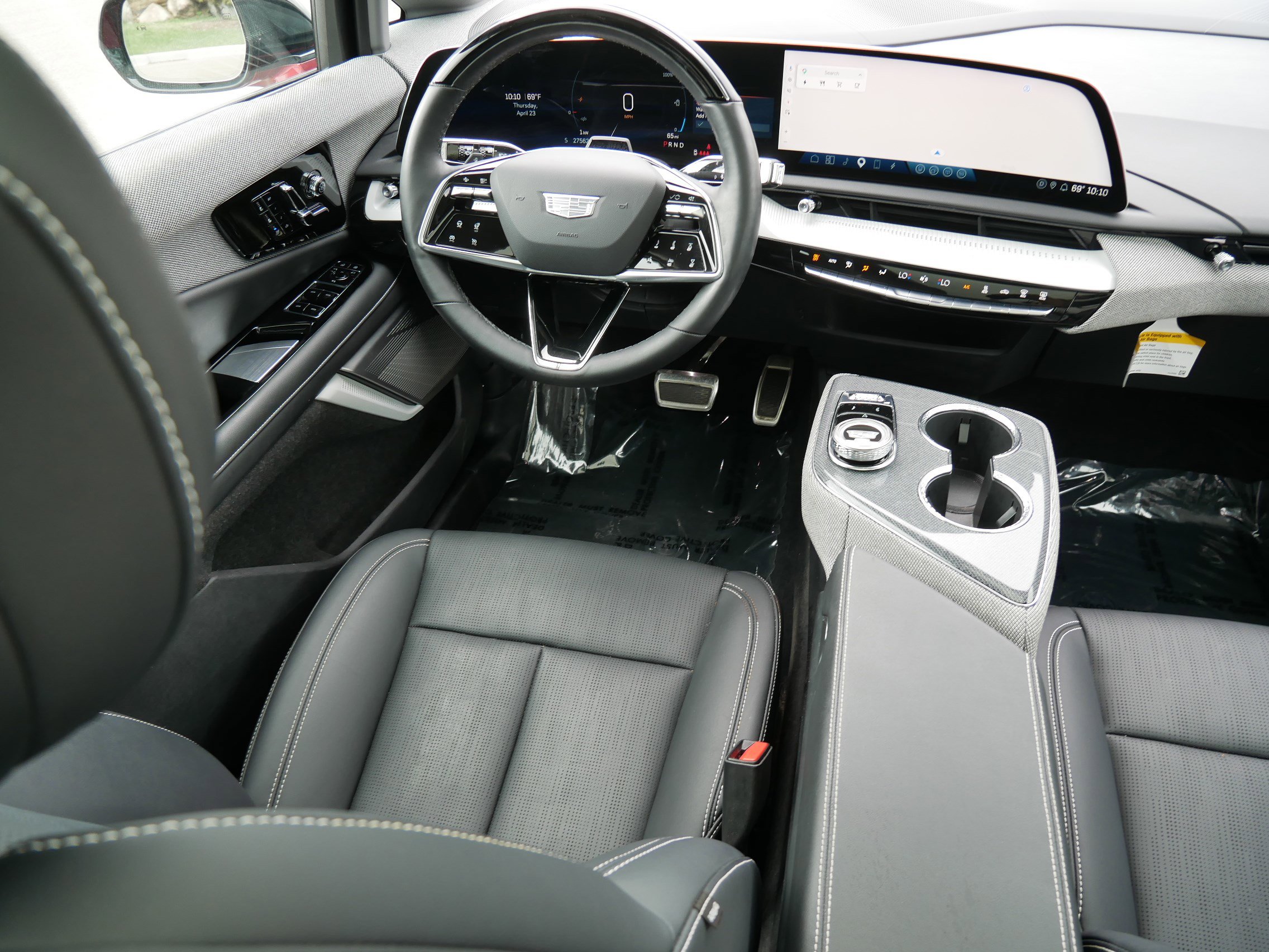 Certified 2025 Cadillac Optiq Sport 2 w/ LPO, Floor Liner Package AWD/4WD image 9