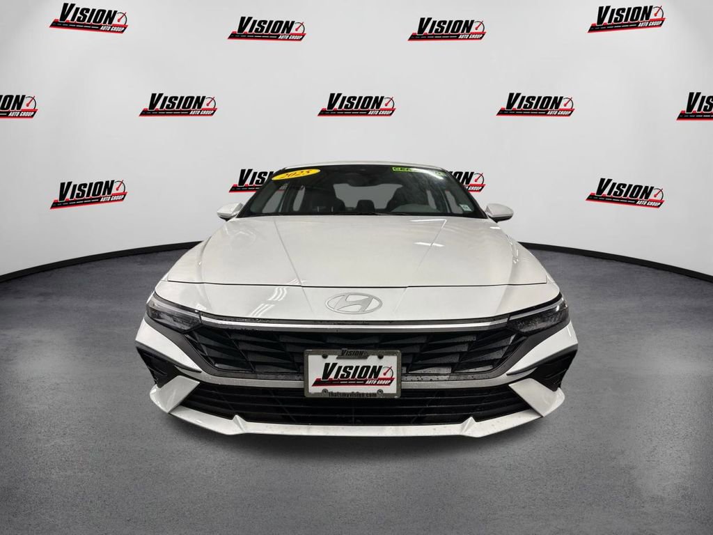 Certified 2025 Hyundai Elantra SE w/ Cargo Package video 2