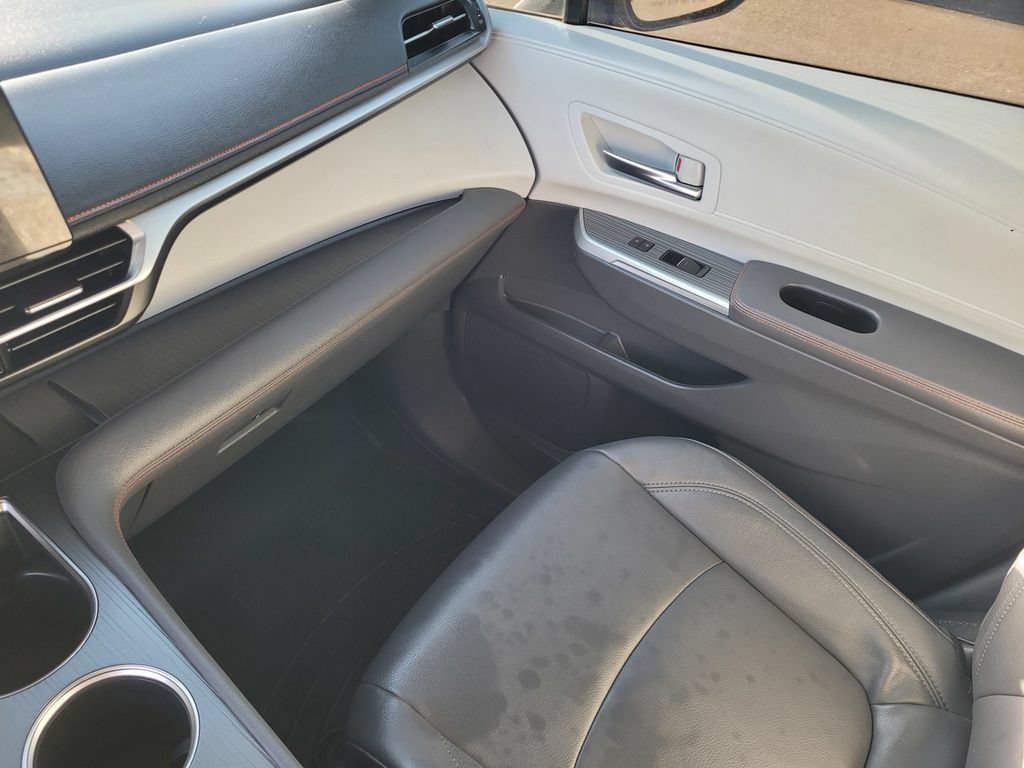 Used 2022 Toyota Sienna XSE w/ XSE Plus Package AWD/4WD image 14
