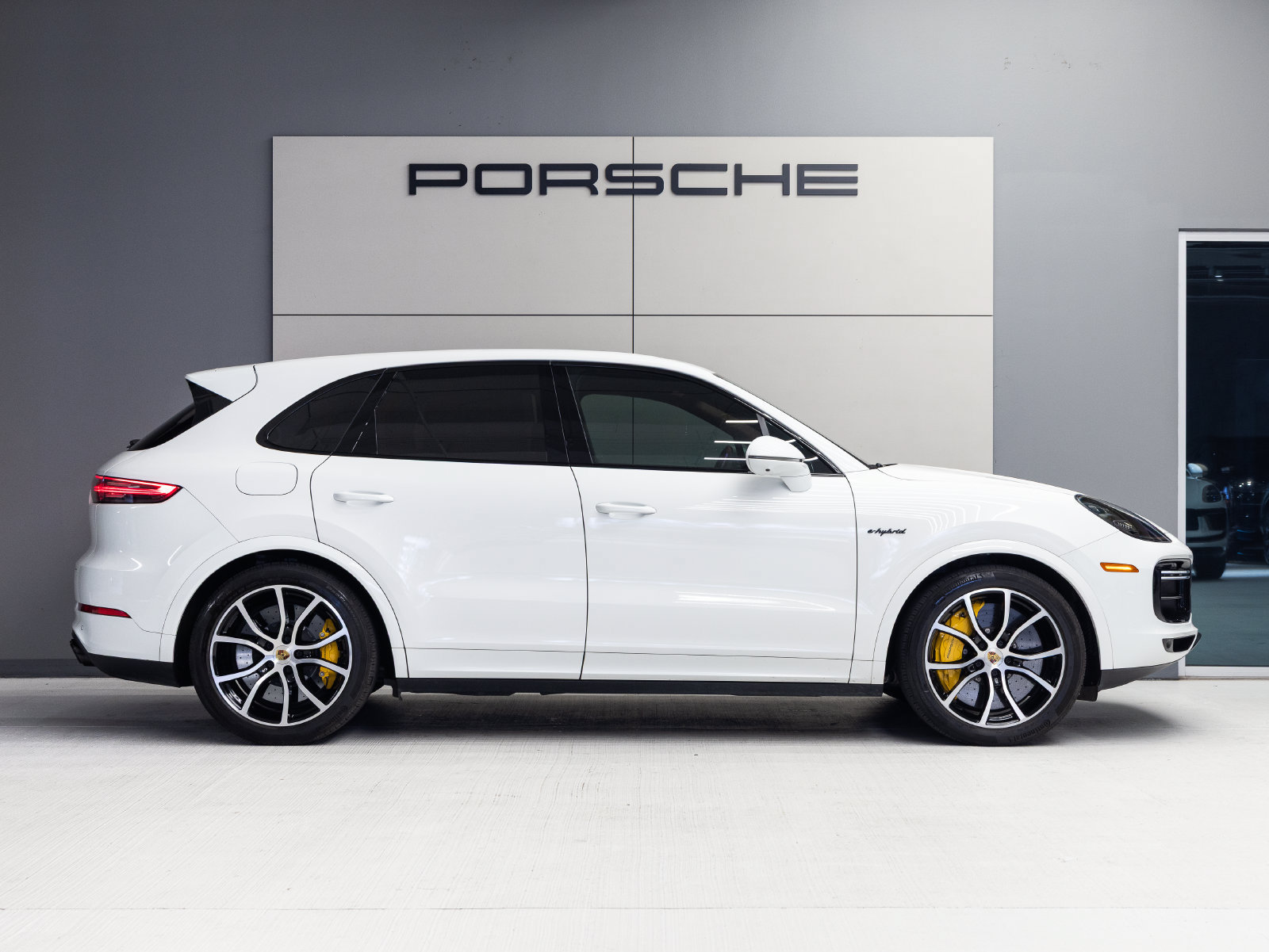 Certified 2020 Porsche Cayenne Turbo S AWD/4WD image 8