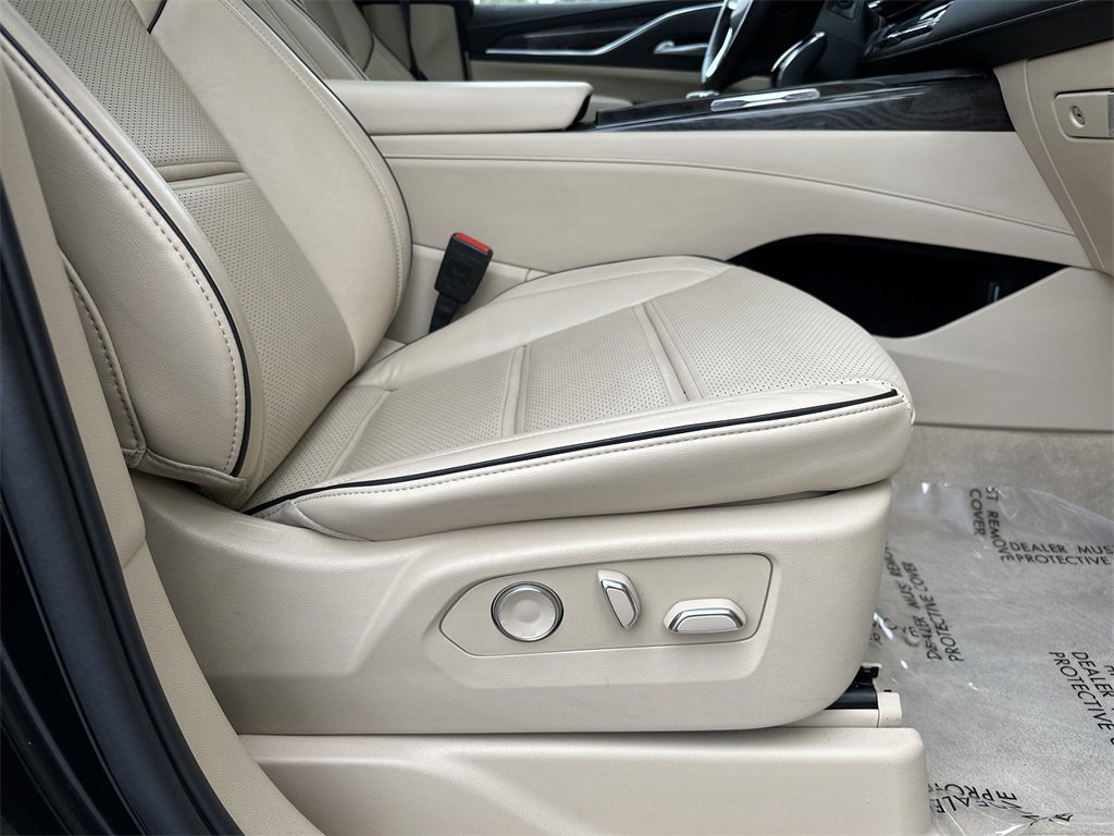 Used 2024 Cadillac Escalade Premium Luxury image 39