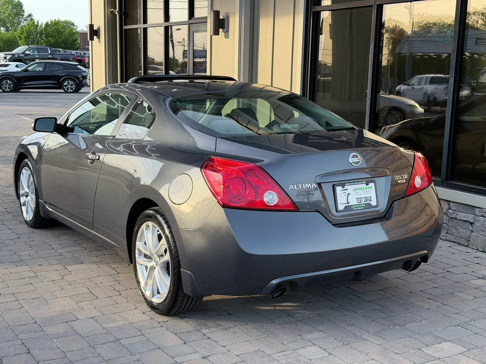 Used 2011 Nissan Altima 3.5 SR FWD image 39