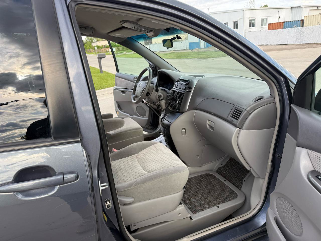 Used 2007 Toyota Sienna CE FWD image 23