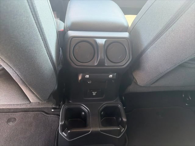 Used 2025 Jeep Wrangler Unlimited Sahara AWD/4WD image 13