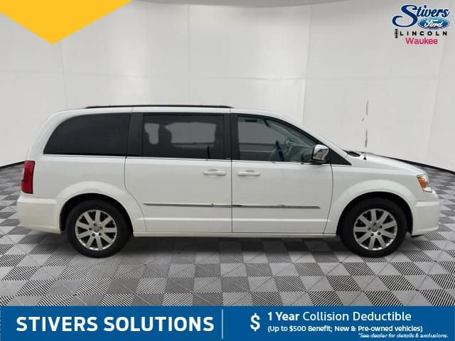 Used 2011 Chrysler Town & Country Touring-L FWD image 5