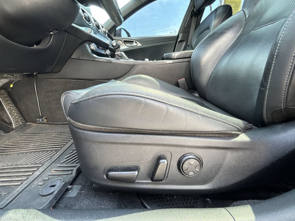 Used 2021 Kia Stinger GT1 AWD/4WD image 14