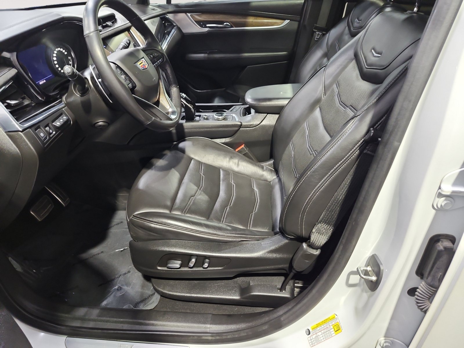 Used 2020 Cadillac XT6 Sport w/ Platinum Package AWD/4WD image 9