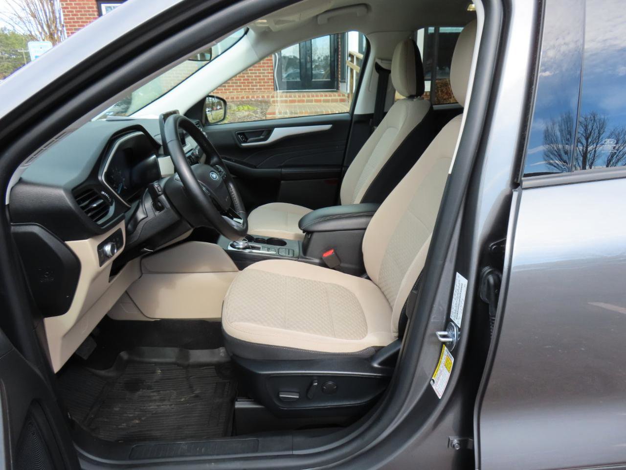 Used 2022 Ford Escape SE w/ SE Sport Appearance Package FWD image 15