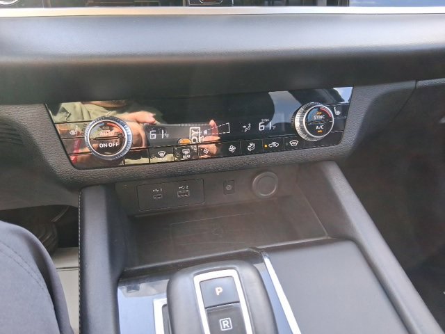 Used 2024 Mitsubishi Outlander AWD image 23