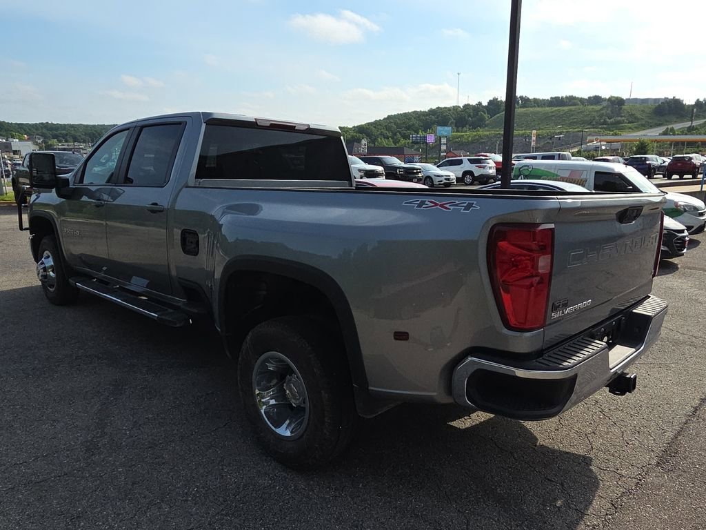 Used 2025 Chevrolet Silverado 3500 LT AWD/4WD image 4