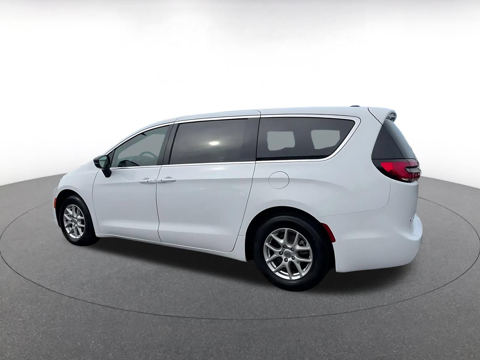 Used 2025 Chrysler Pacifica Select FWD image 9
