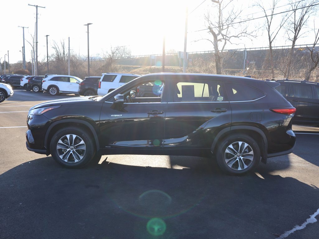 Used 2020 Toyota Highlander XLE image 2