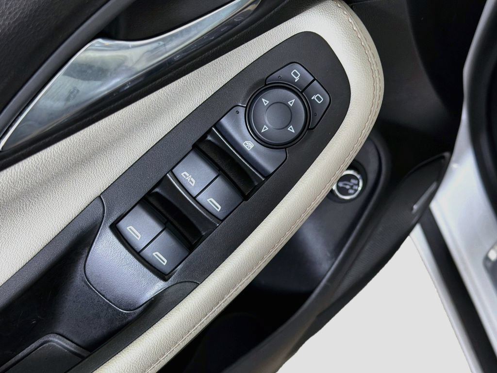 Used 2025 Buick Encore GX Avenir w/ Avenir Technology Package FWD image 18