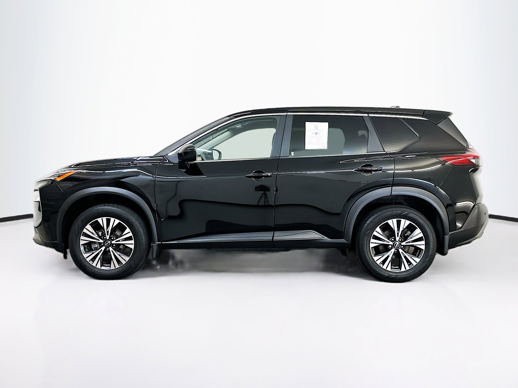 Used 2023 Nissan Rogue SV image 4