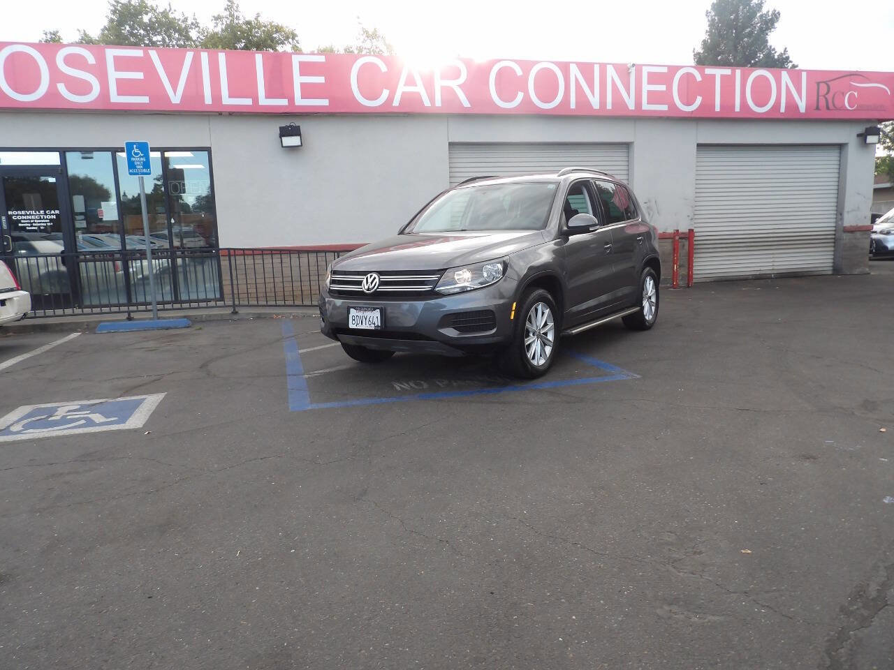 Used 2015 Volkswagen Tiguan SE image 14