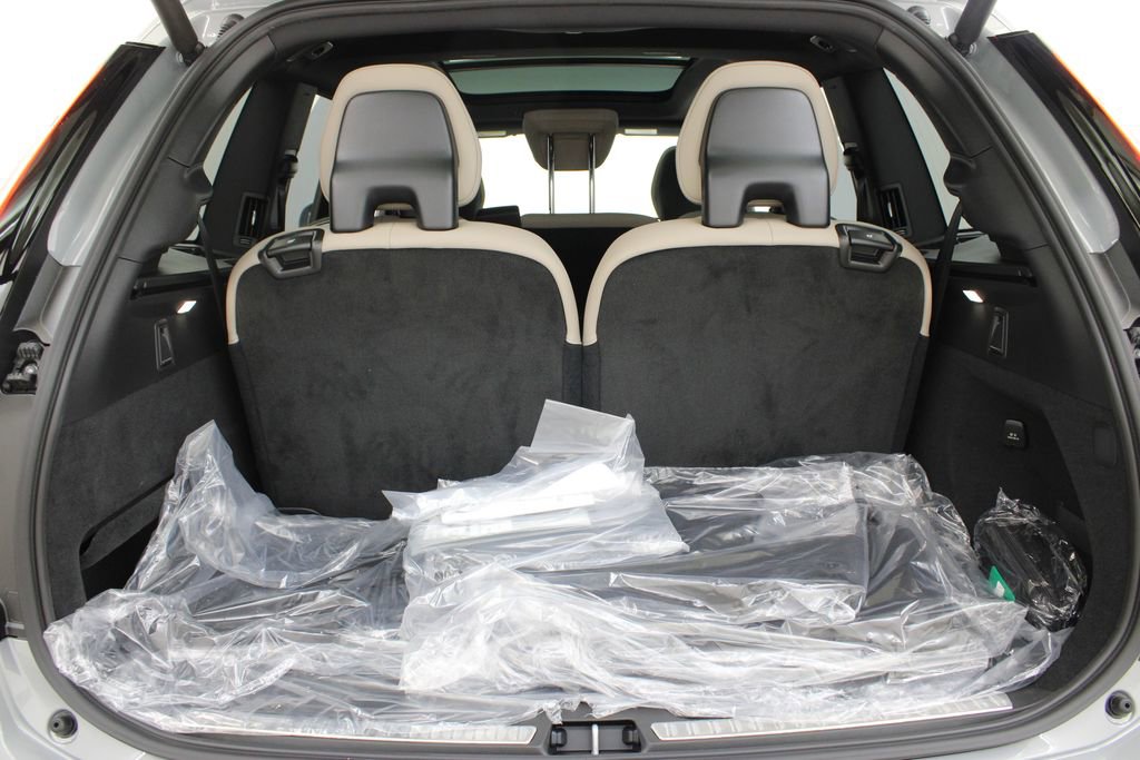 New 2026 Volvo XC90 B6 Plus w/ Protection Package Premier image 32