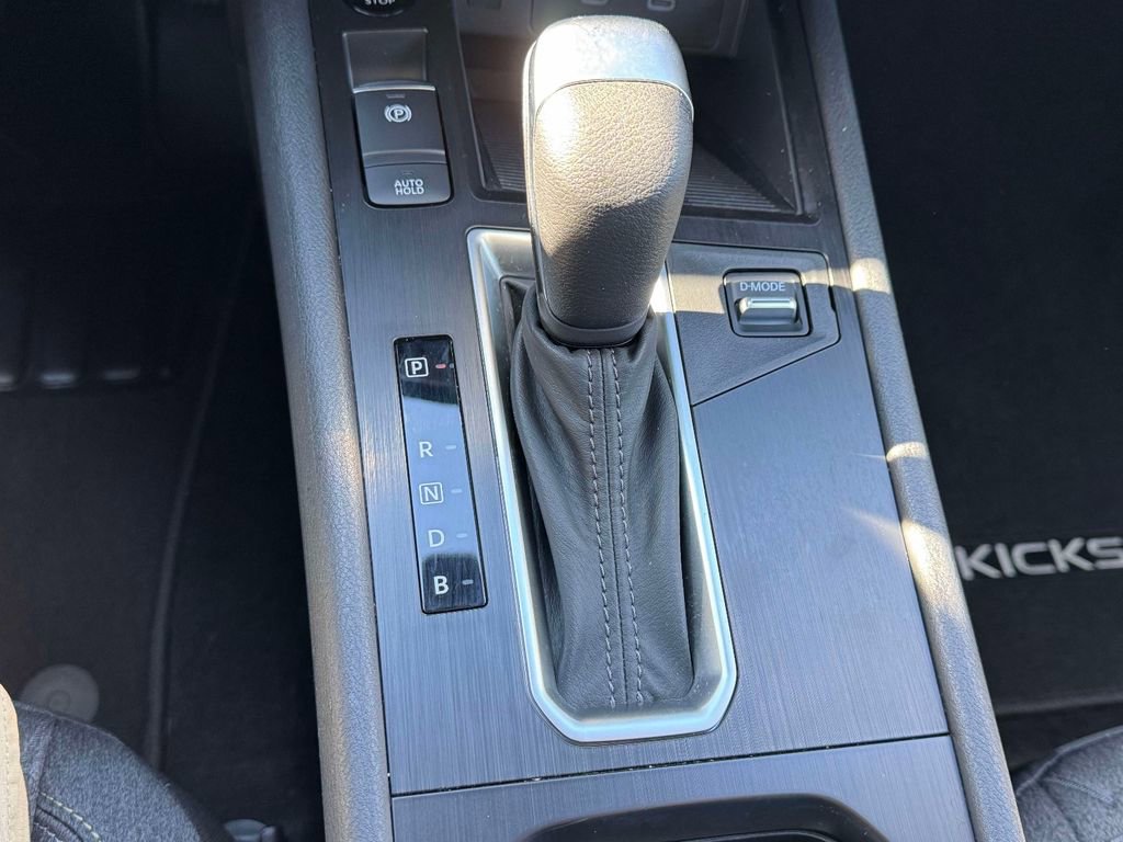 Used 2025 Nissan Kicks SV image 28