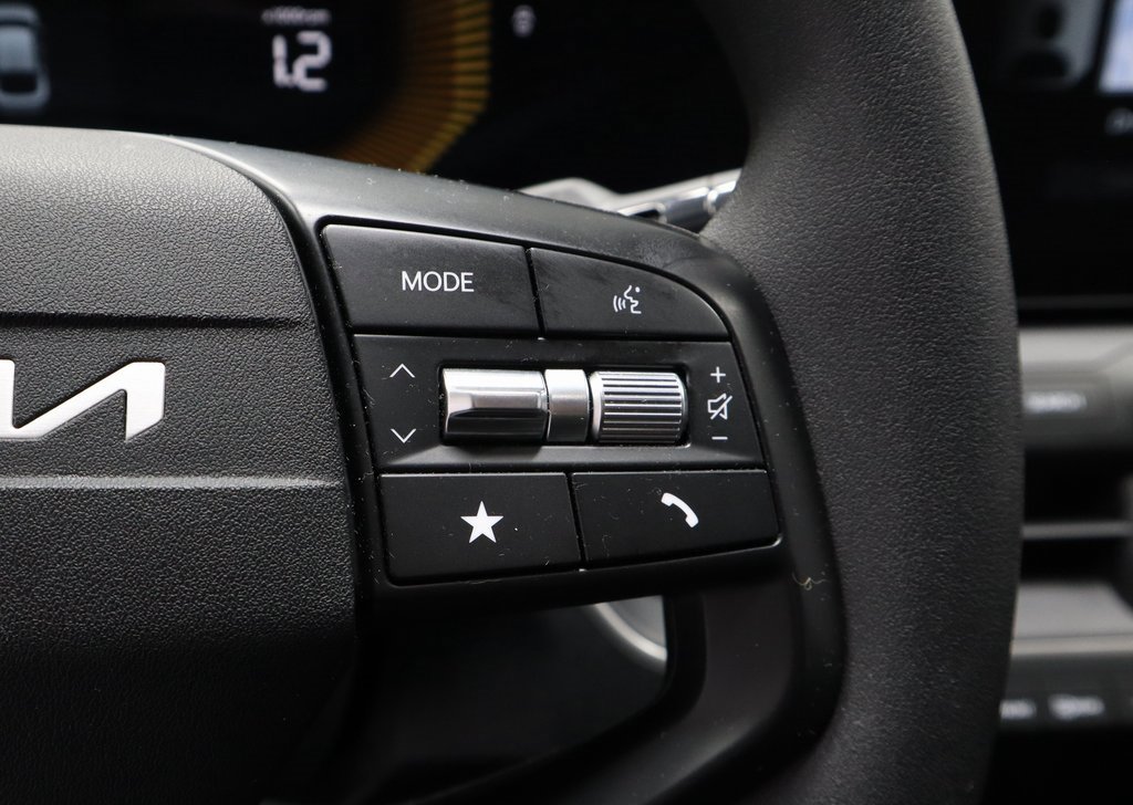 Used 2025 Kia K4 LXS image 30