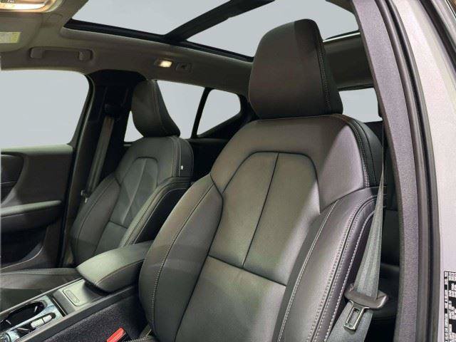Used 2023 Volvo XC40 B5 Plus w/ Driver Assist Package AWD/4WD image 29
