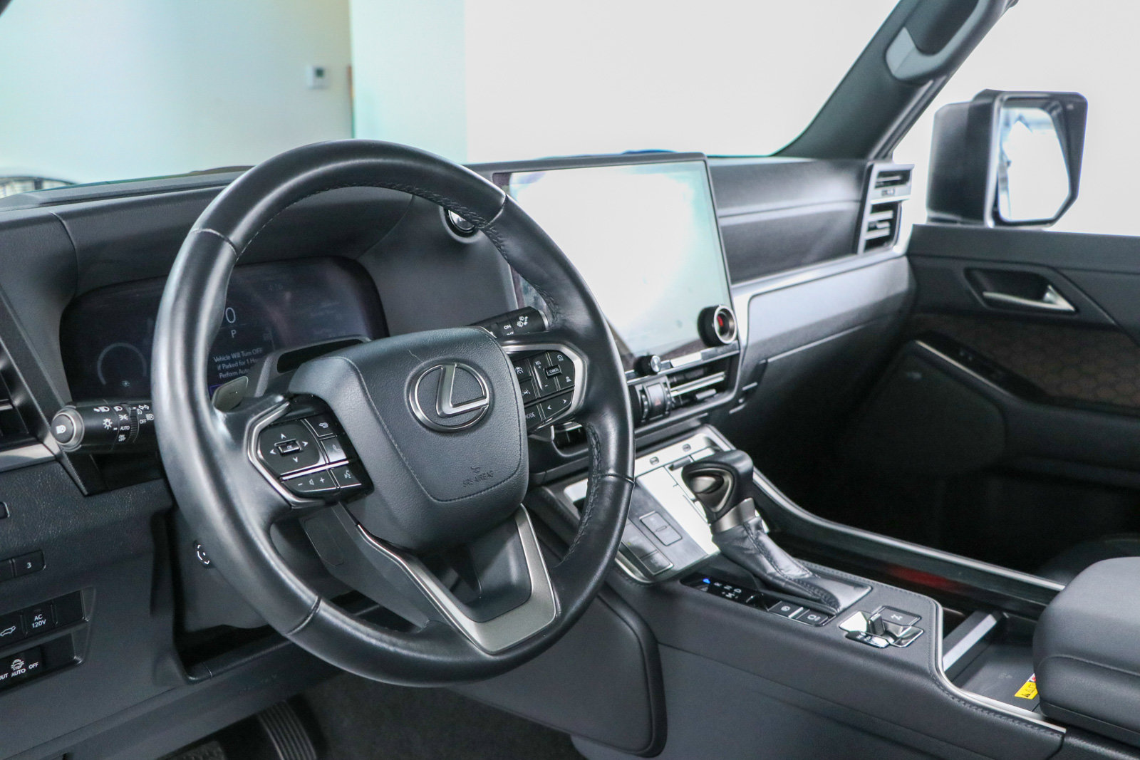 Used 2025 Lexus GX 550 w/ Accessory Package (2T) AWD/4WD image 26