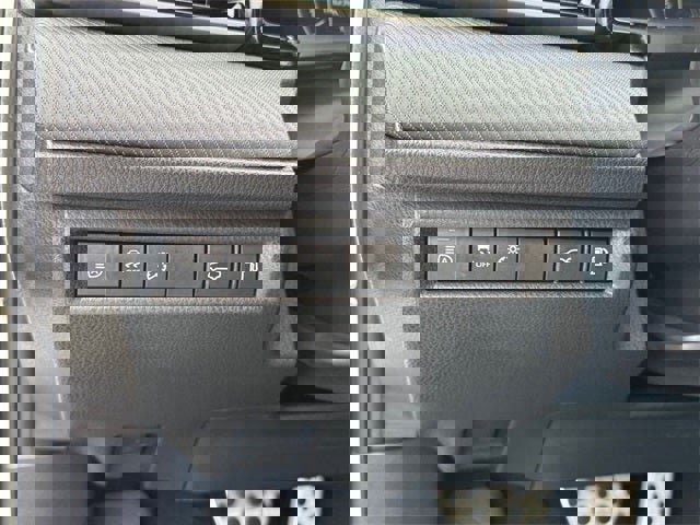 Used 2025 Toyota Camry SE w/ Convenience Package image 17