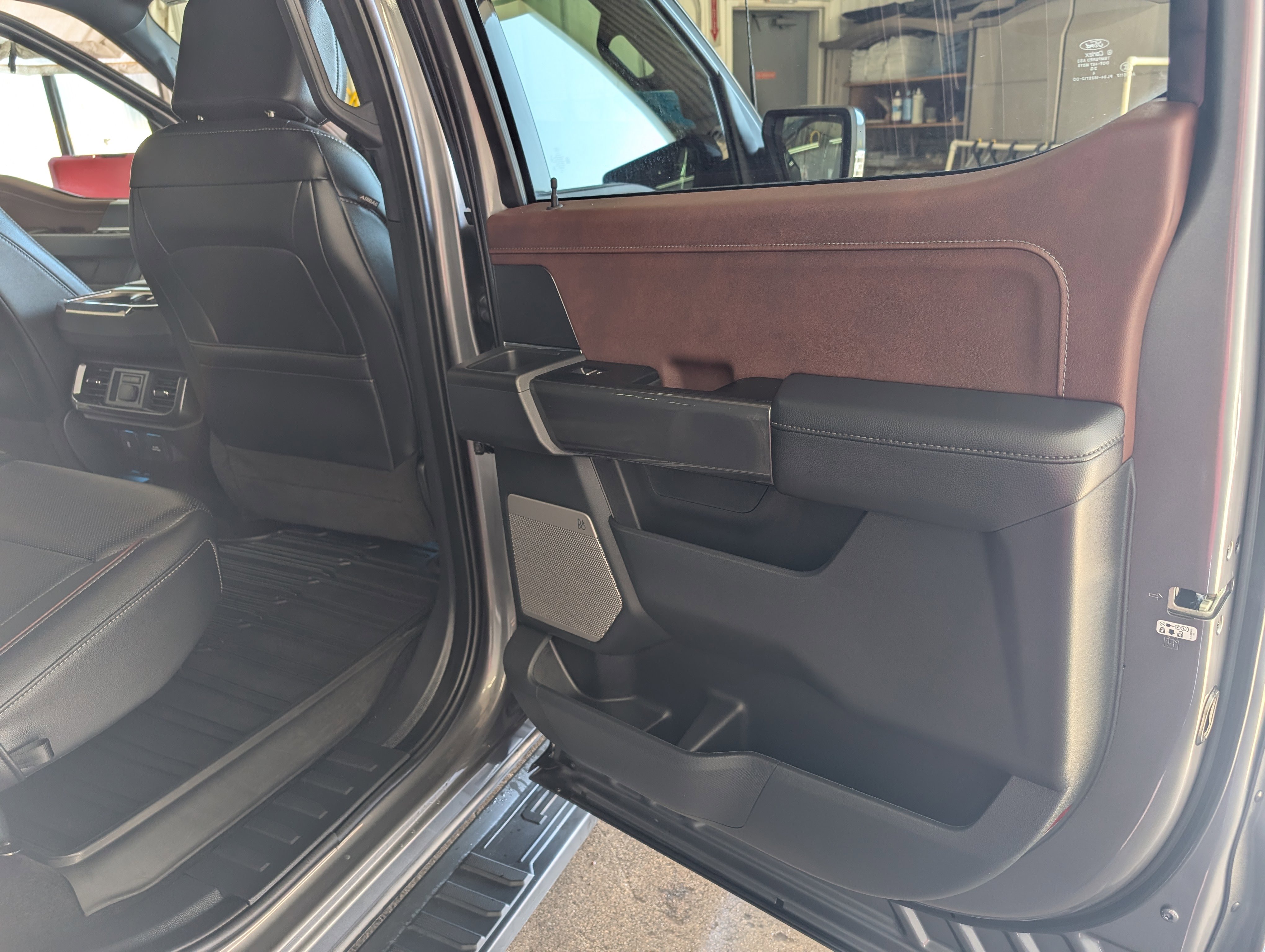 Used 2022 Ford F150 Lariat w/ Equipment Group 502A High image 6