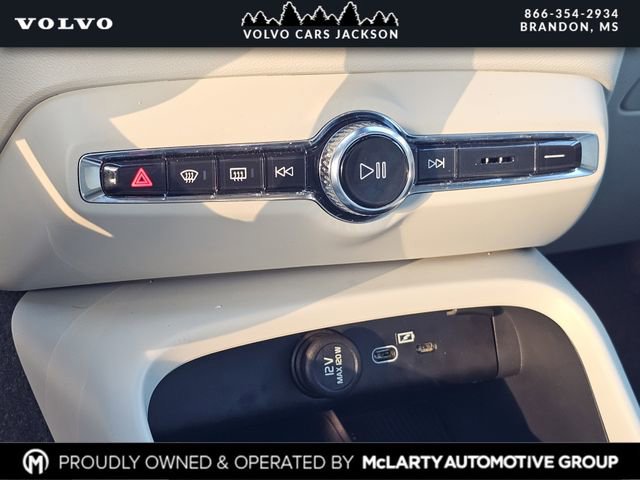 Used 2024 Volvo XC40 B5 Ultimate image 21