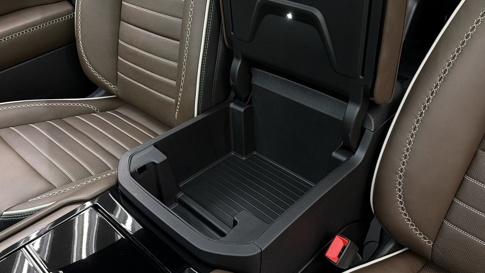 Used 2026 GMC Yukon XL Denali Ultimate w/ LPO, Floor Liner Package AWD/4WD image 34