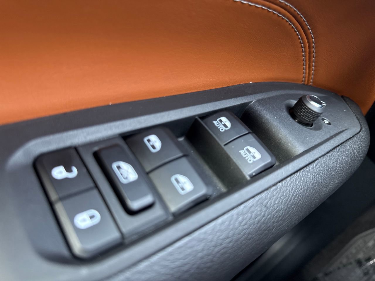 Used 2025 Jeep Compass Limited w/ Sun & Sound Group image 28