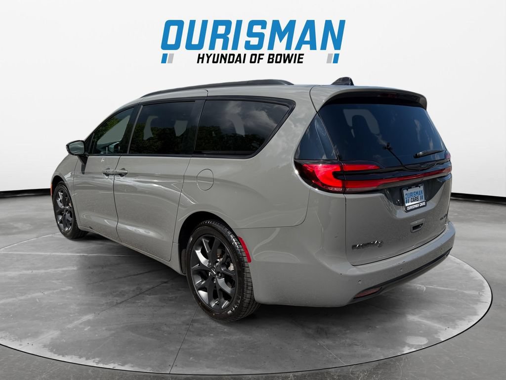 Used 2025 Chrysler Pacifica Limited FWD image 4