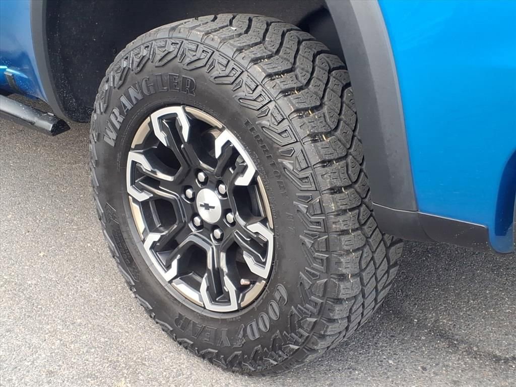 Used 2022 Chevrolet Silverado 1500 ZR2 image 11