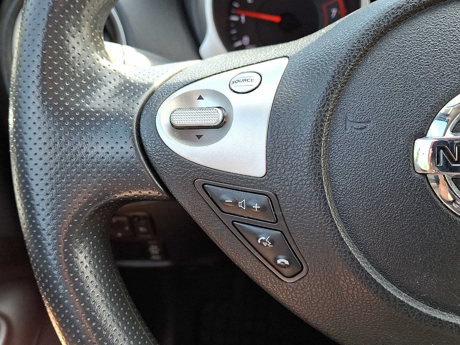 Used 2012 Nissan Juke S image 22