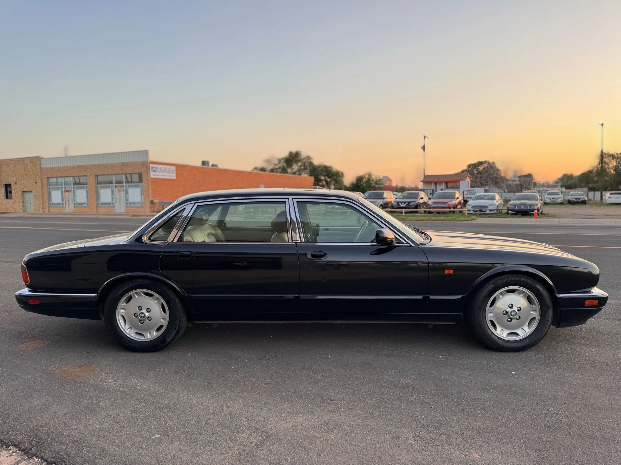 Used 1997 Jaguar XJ6 L image 4