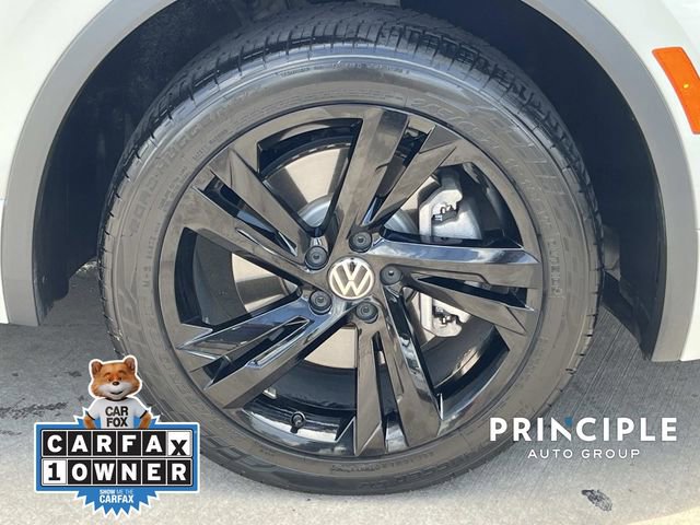 Certified 2024 Volkswagen Tiguan SE R-Line AWD/4WD image 4