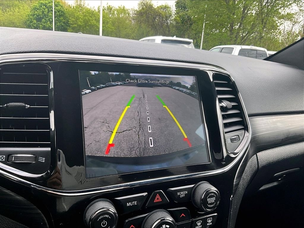Used 2021 Jeep Grand Cherokee Laredo X AWD/4WD image 19