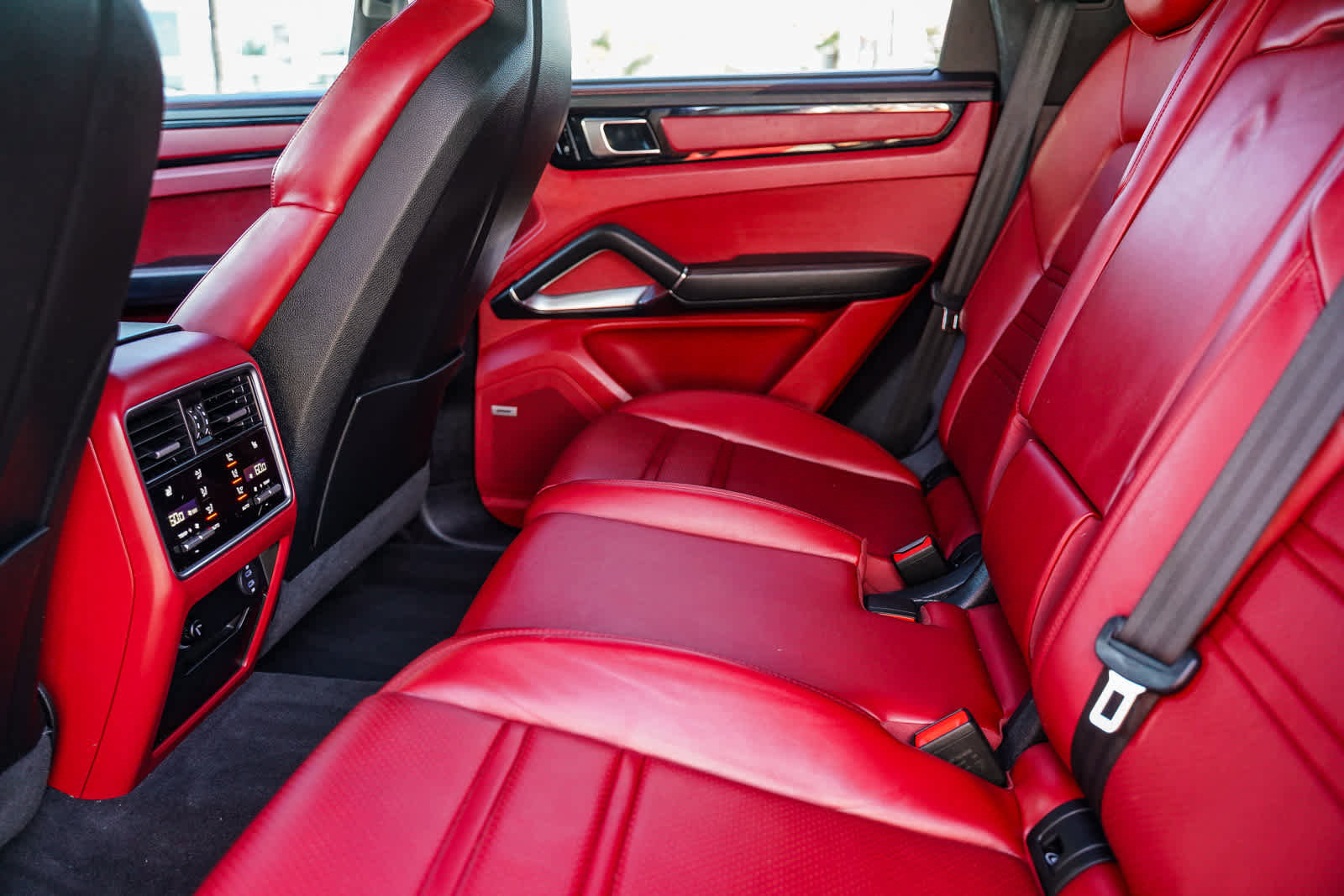 Used 2020 Porsche Cayenne Turbo image 18