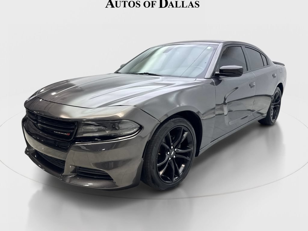 Used 2018 Dodge Charger SXT w/ Blacktop Package RWD image 2