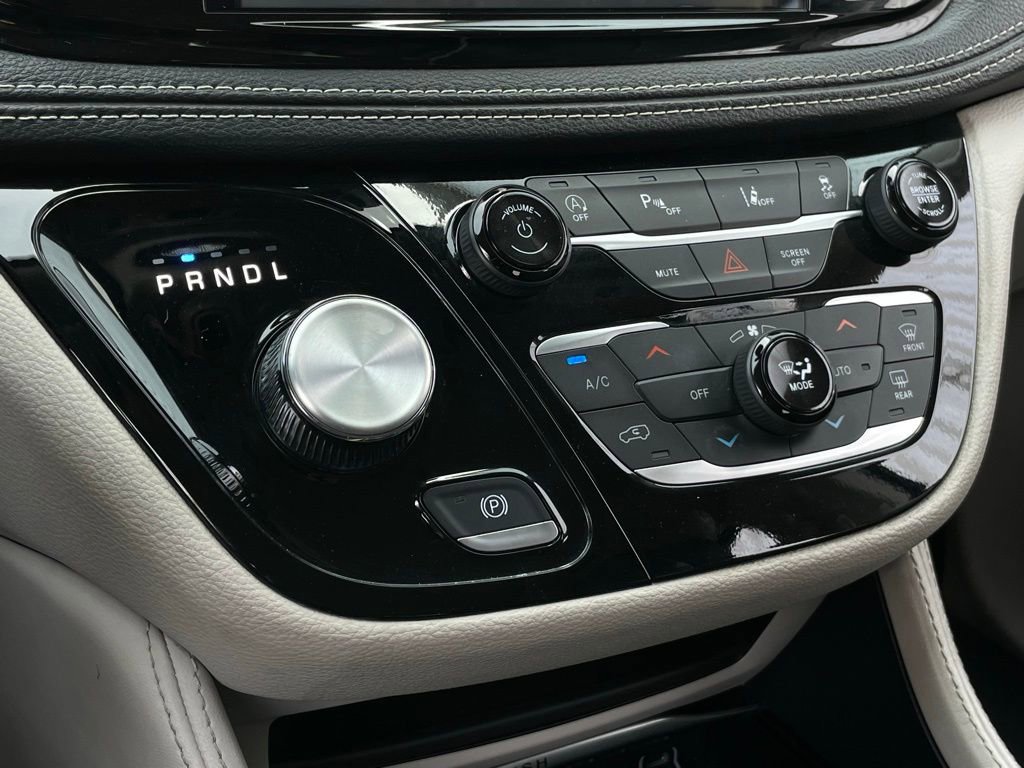 Used 2024 Chrysler Pacifica Limited image 19