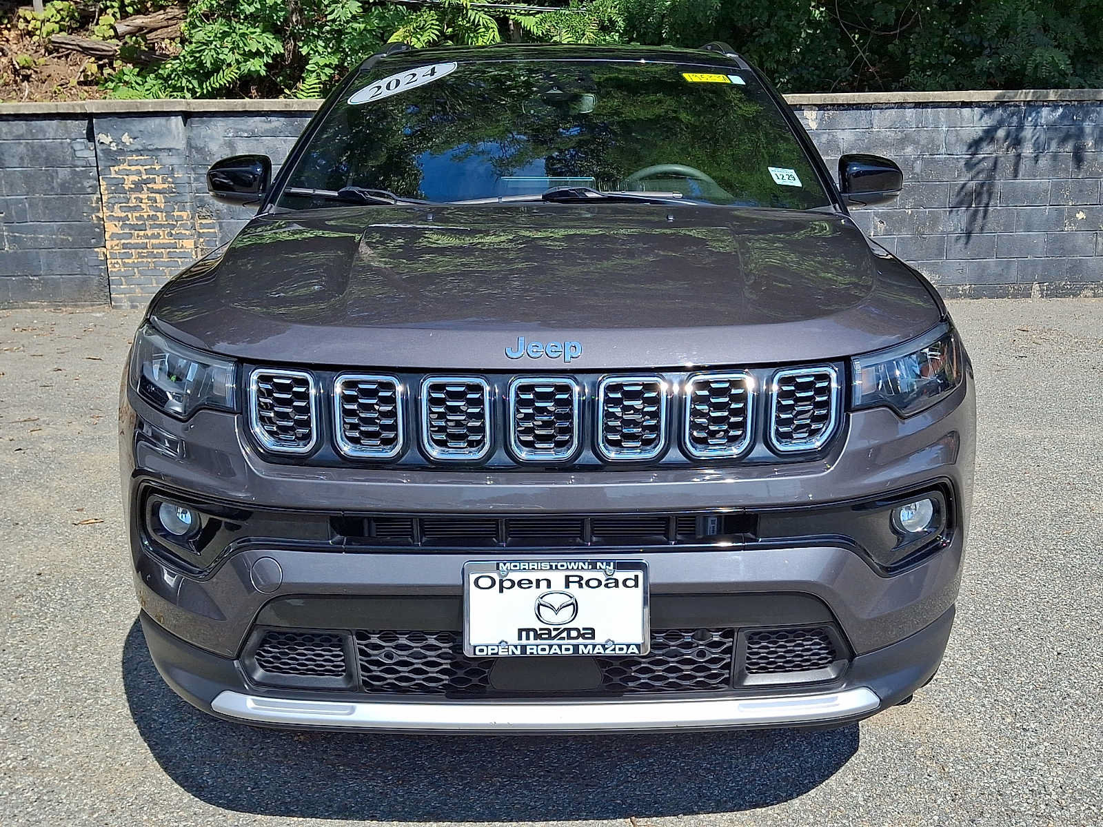 Used 2024 Jeep Compass Limited AWD/4WD image 2