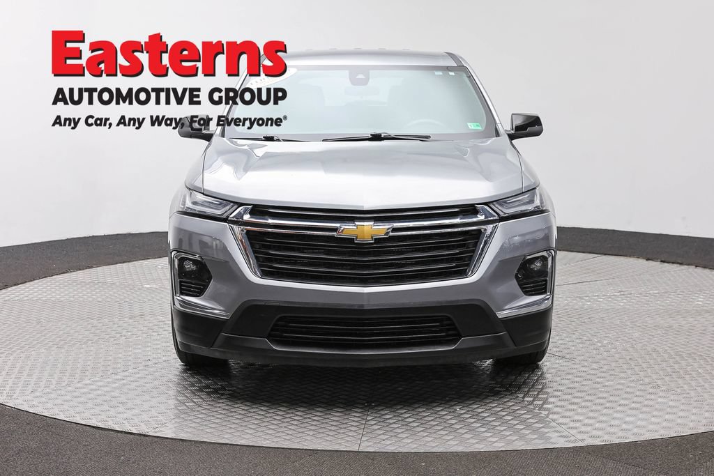 Used 2023 Chevrolet Traverse LS FWD image 2