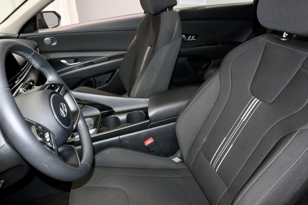 Used 2025 Hyundai Elantra SEL FWD image 23
