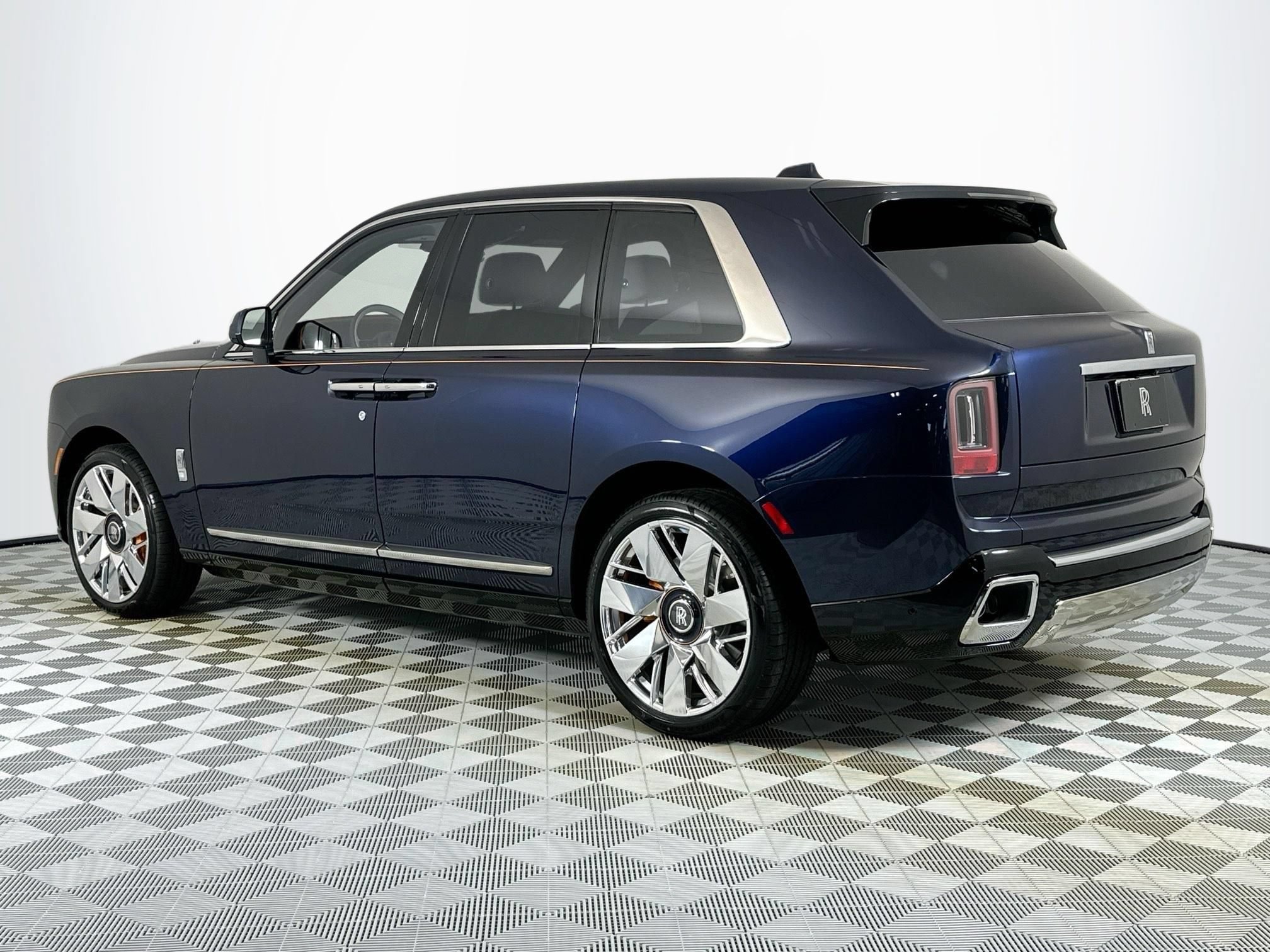 New 2027 Rolls-Royce Cullinan AWD/4WD image 2