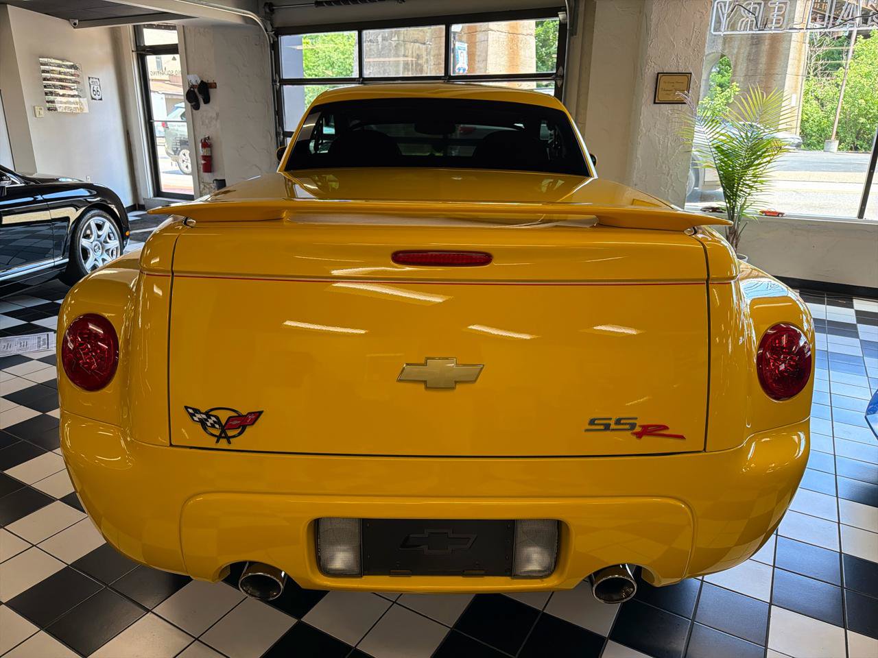 Used 2005 Chevrolet SSR w/ Preferred Equipment Group RWD image 5