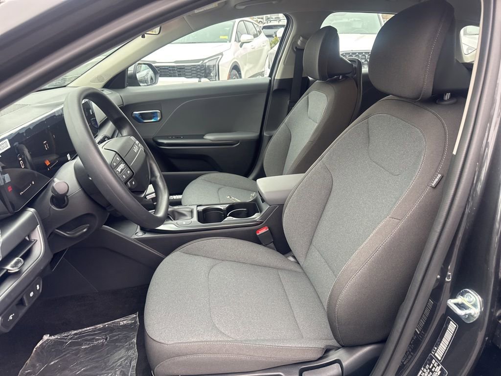 New 2025 Kia K4 LXS image 8