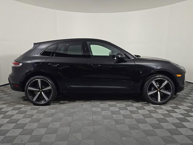 Certified 2026 Porsche Macan AWD/4WD image 8